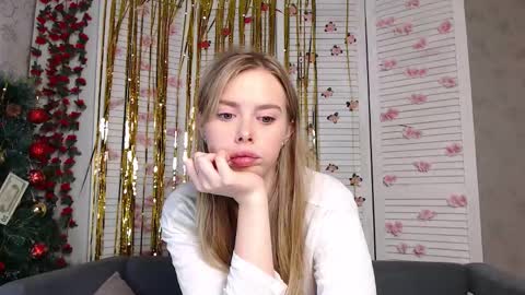 Snapshot of sofia_here chatting on December 17, 2025, 12:16 am Sofia here online show from December 17, 2025, 12:16 am
