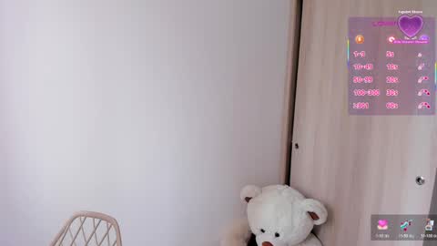 sofia_rivers_ online show from April 13, 2026, 5:40 pm