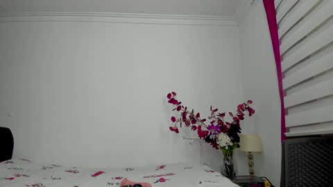 sofia_sorceress online show from December 23, 2024, 1:18 am