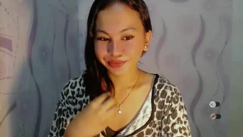 sofia_sweetheart18 online show from February 2, 2026, 12:37 pm