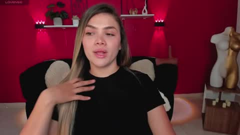 Snapshot of sofia_velvetx chatting on June 7, 2026, 2:43 pm sofia_velvetx online show from June 7, 2026, 2:43 pm