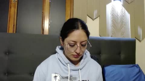 Sofa online show from September 29, 2025, 11:04 am