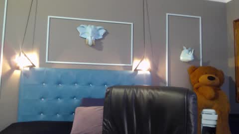 Sofa online show from November 12, 2025, 11:21 am