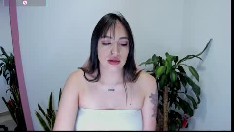 sofia online show from December 4, 2025, 11:02 pm