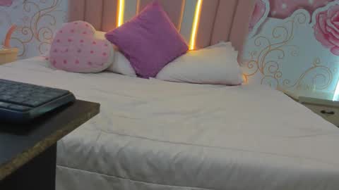 sofiaabigboobs online show from December 4, 2025, 11:52 am