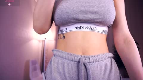 Hi My name is Sofia Welcome to my room Please thumbs up - its important online show from September 25, 2025, 6:39 am