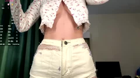 Snapshot of sofiabruno chatting on June 5, 2026, 4:19 am Hi My name is Sofia Welcome to my room Please thumbs up - its important online show from June 5, 2026, 4:19 am