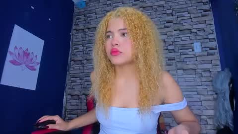 sofiacastillo01 online show from February 18, 2025, 1:00 pm