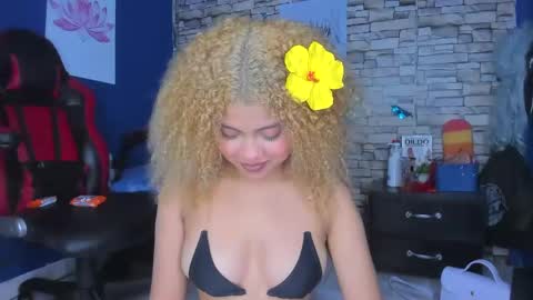 sofiacastillo01 online show from February 21, 2025, 5:31 pm