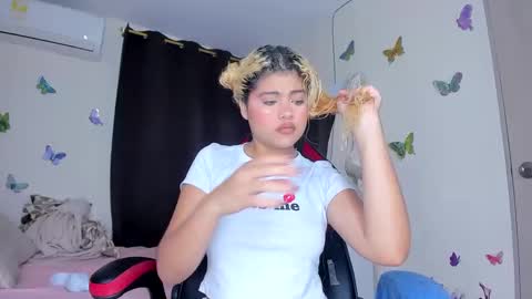 sofiacastillo01 online show from September 21, 2025, 1:35 pm