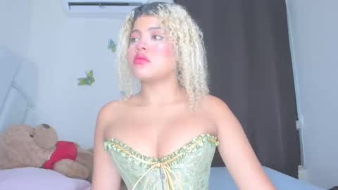 sofiacastillo01 online show from April 11, 2026, 6:12 pm