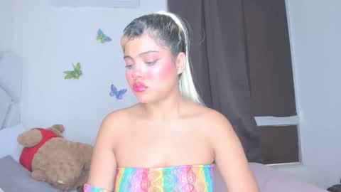 sofiacastillo01 online show from April 18, 2026, 7:58 pm