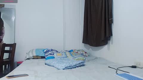 sofiamooon_ online show from November 14, 2025, 1:15 am