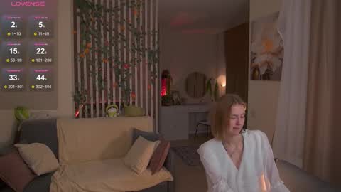 Sofia Help me overcome shynes with 100 thumbs up online show from November 18, 2025, 8:24 pm