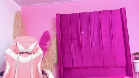 sofiarodriguez69 online show from March 4, 2026, 9:43 pm