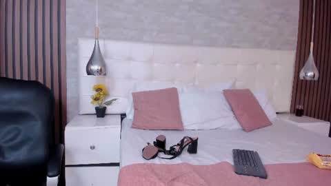 sofiathoompson online show from July 4, 2026, 8:48 pm