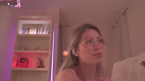 Sofi  online show from March 6, 2025, 10:04 pm