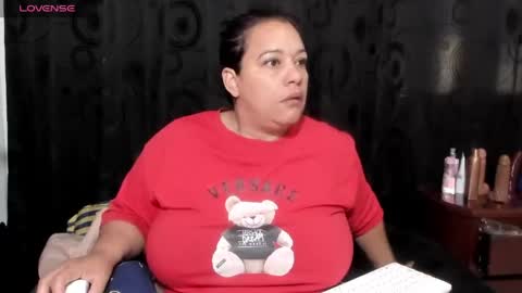 Snapshot of sofie_storm chatting on May 12, 2026, 12:35 pm Vicky online show from May 12, 2026, 12:35 pm