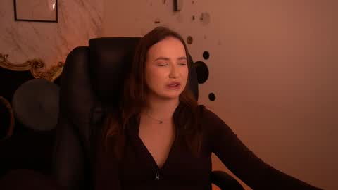 Snapshot of sofiebloom chatting on May 24, 2026, 8:25 pm Sofie online show from May 24, 2026, 8:25 pm