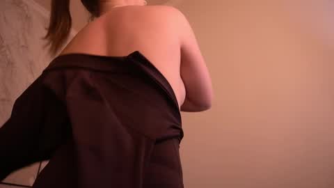 Snapshot of sofiebloom chatting on June 5, 2026, 10:48 pm Sofie online show from June 5, 2026, 10:48 pm