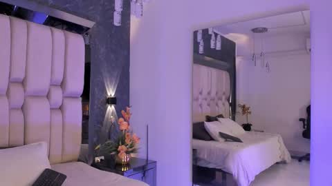  sofie  online show from October 31, 2025, 7:48 pm