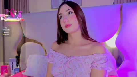 sofii_jones online show from January 5, 2026, 9:40 pm