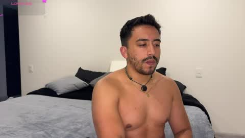 sofii_n_diego online show from April 28, 2026, 11:32 pm