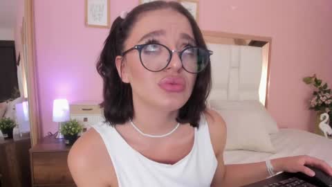 Snapshot of sofiiagudelo chatting on February 14, 2025, 2:39 am Sofi agudelo online show from February 14, 2025, 2:39 am