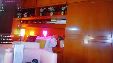 Sofa bonita  online show from February 20, 2025, 3:23 am