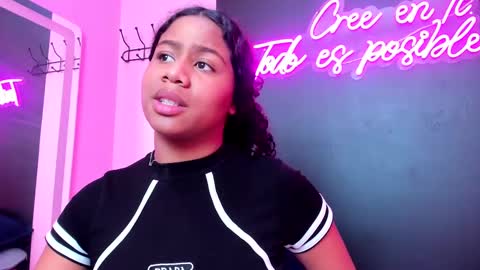 sofiifox online show from March 5, 2025, 7:38 pm