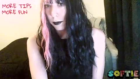 Snapshot of soft_serv chatting on April 2, 2026, 5:27 am Softie 3 online show from April 2, 2026, 5:27 am