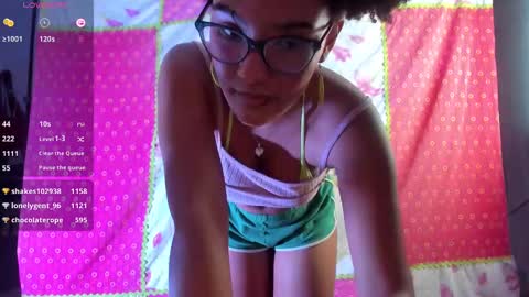 Chloe Kiwi online show from December 10, 2024, 1:43 am