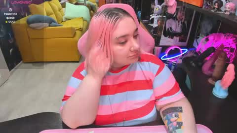 Snapshot of softie_sofy chatting on May 20, 2026, 2:51 am Sofie online show from May 20, 2026, 2:51 am