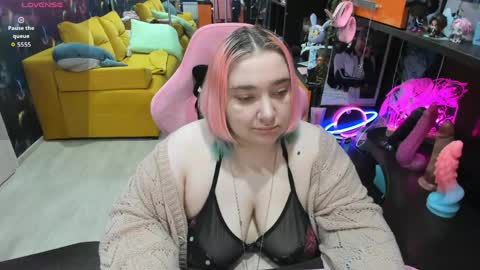 Snapshot of softie_sofy chatting on May 22, 2026, 2:51 am Sofie online show from May 22, 2026, 2:51 am