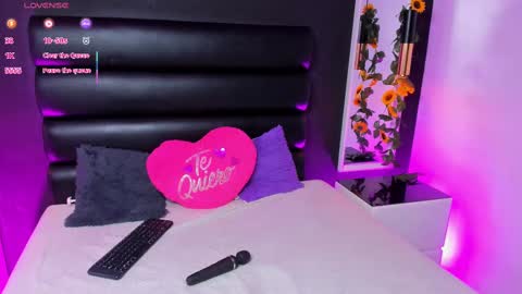 softienymph online show from September 10, 2025, 11:43 am