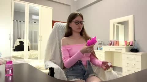 Snapshot of softlygirl chatting on May 18, 2026, 7:31 pm softlygirl online show from May 18, 2026, 7:31 pm