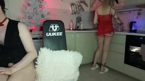 Snapshot of sofyandmike chatting on January 8, 2026, 6:43 pm SOFYandMIKE online show from January 8, 2026, 6:43 pm