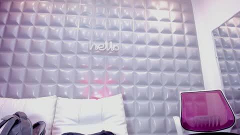 SOL  ANGEL online show from December 20, 2025, 4:03 pm