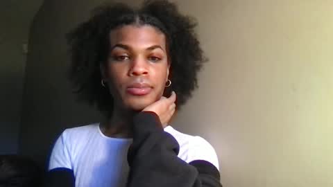 SolaceEve online show from November 17, 2025, 6:35 pm