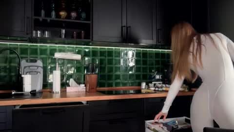 Bella online show from February 13, 2026, 4:30 am