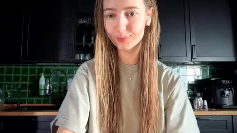 Bella online show from February 26, 2026, 4:44 am