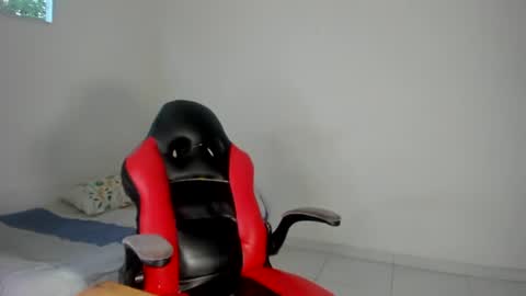 Moonie  online show from September 10, 2025, 10:43 pm