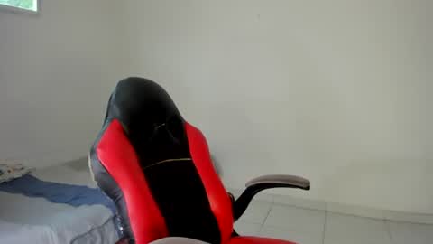 Moonie  online show from September 18, 2025, 10:01 pm