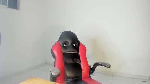 Moonie  online show from October 22, 2025, 11:15 pm