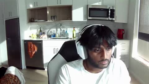 solo online show from January 6, 2025, 8:18 pm