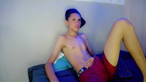 Snapshot of sombra_18 chatting on July 30, 2026, 7:35 pm ESTEBAN online show from July 30, 2026, 7:35 pm