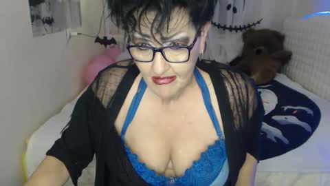 sondrariddle online show from November 5, 2025, 8:42 pm