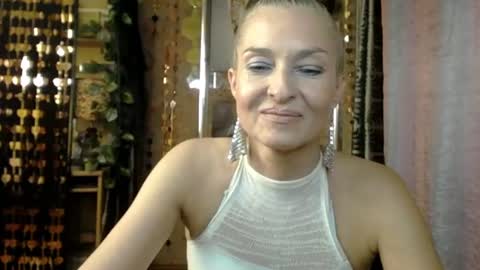 Snapshot of soniadance chatting on July 4, 2026, 2:01 pm Sonia online show from July 4, 2026, 2:01 pm