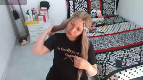 sonialatin69 online show from October 21, 2025, 12:17 pm