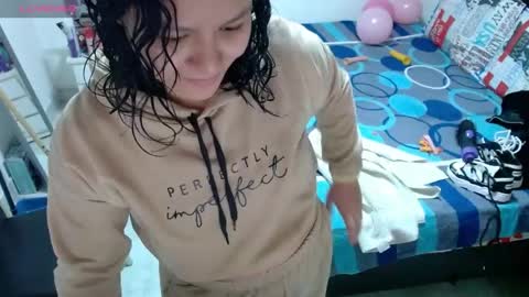 sonialatin69 online show from April 15, 2026, 12:23 pm